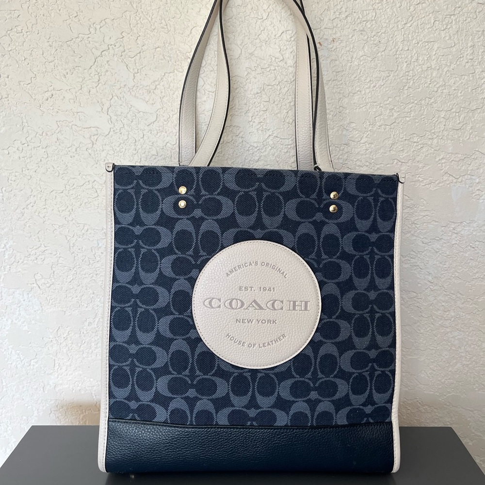 Coach Dempsey Tote signature jacquard
